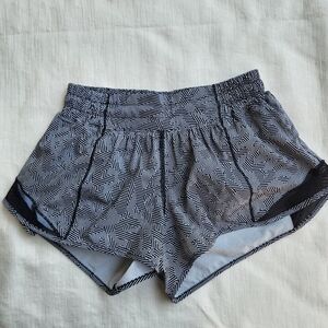 Lululemon Size 4 Seawheeze Hotty Hot Shorts